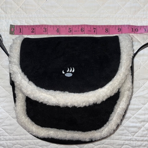 BEARPAW CROSS-BODY SHOULDER SADDLE-BAG BLACK Faux Suede & Shearling Trim - Picture 7 of 16